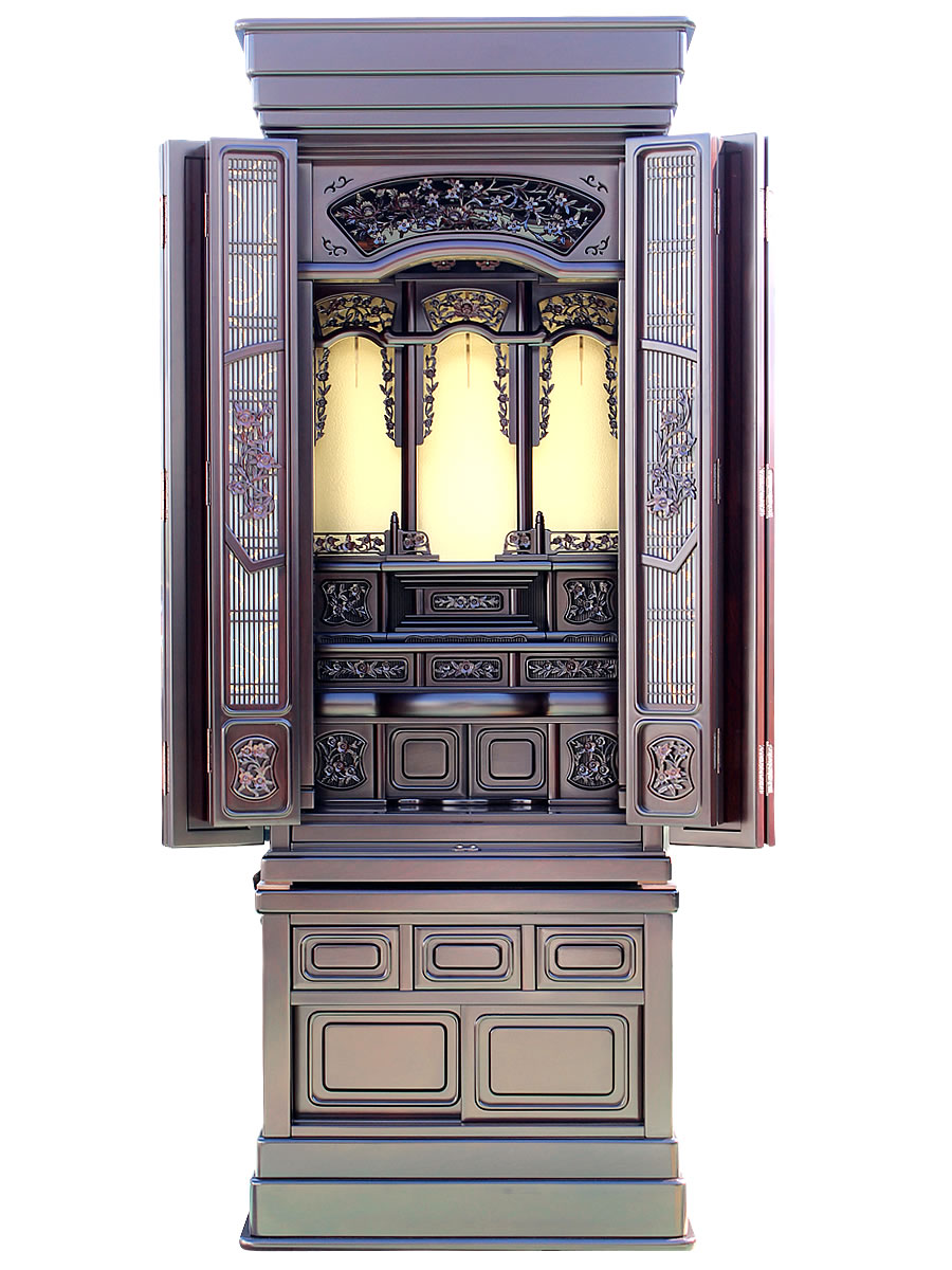 お仏壇の扉を開いた正面からの写真