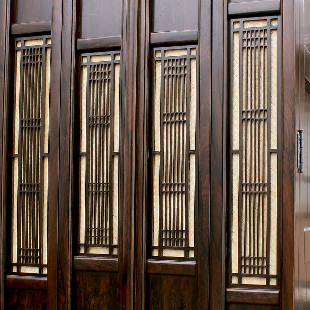 お仏壇の扉は非常にデザイン性の高い作りです