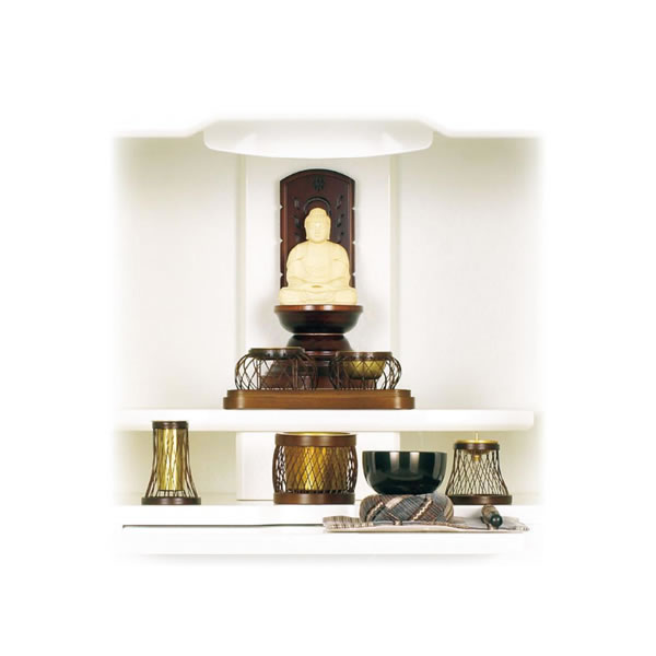 仏壇に6点セットを祀ったイメージ写真